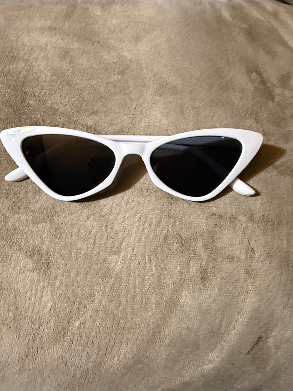 White Cat Eye Sunglasses - Fashion Women's Shades